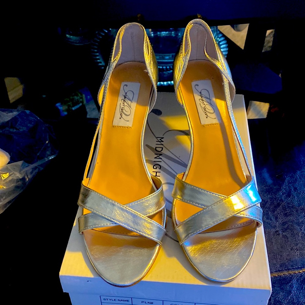 Silver shoes never been worn, 9 1/2